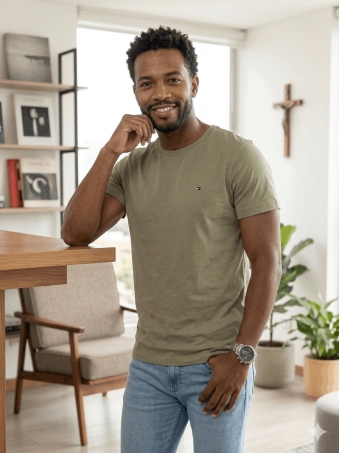 Camiseta Tommy Hilfiger Básica Masculina Gola Careca