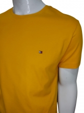 Camiseta Tommy Hilfiger Básica Masculina Gola Careca - Mostarda